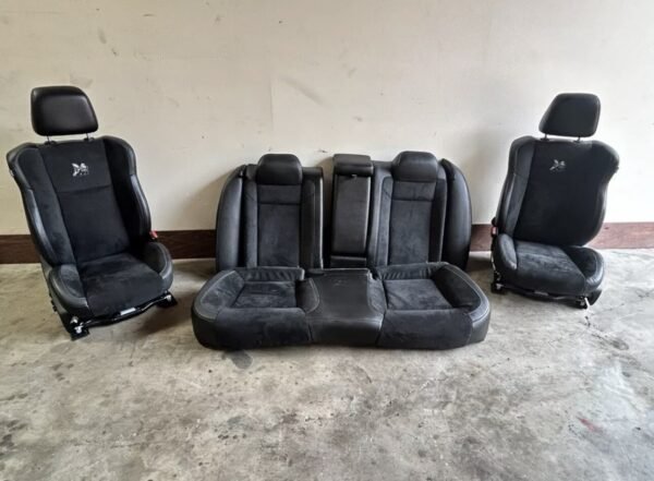 Chrysler 300 seats